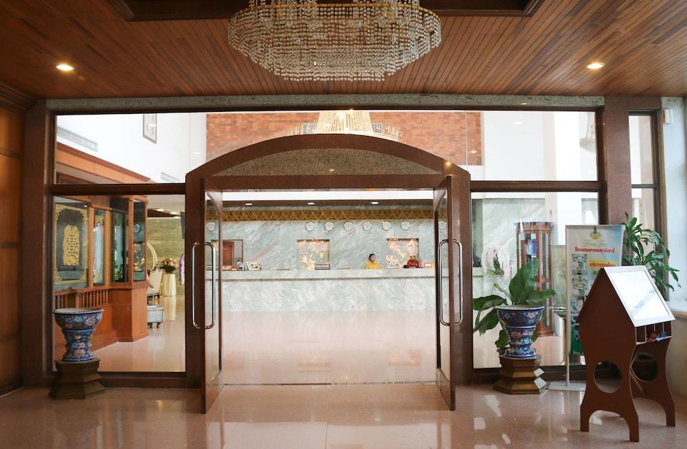 Thong Tarin Hotel Surin Zewnętrze zdjęcie
