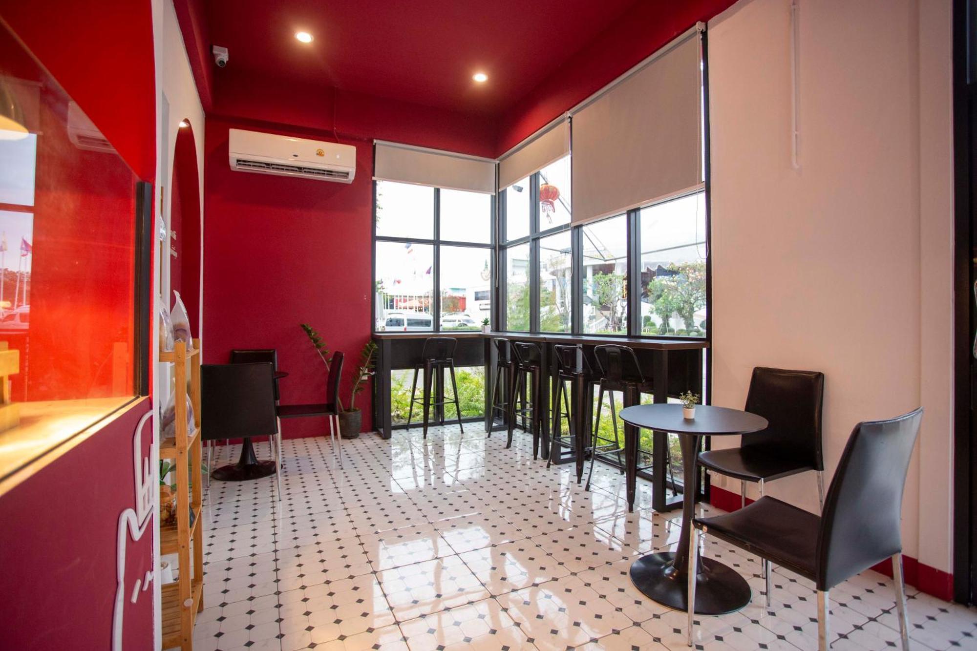 Thong Tarin Hotel Surin Zewnętrze zdjęcie