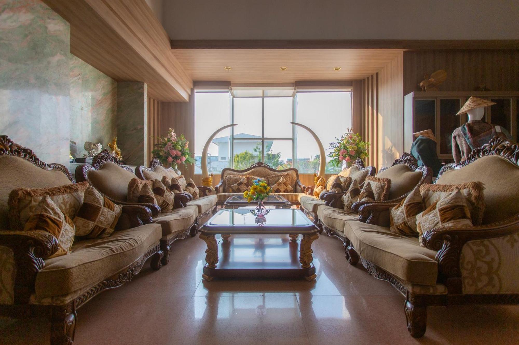 Thong Tarin Hotel Surin Zewnętrze zdjęcie