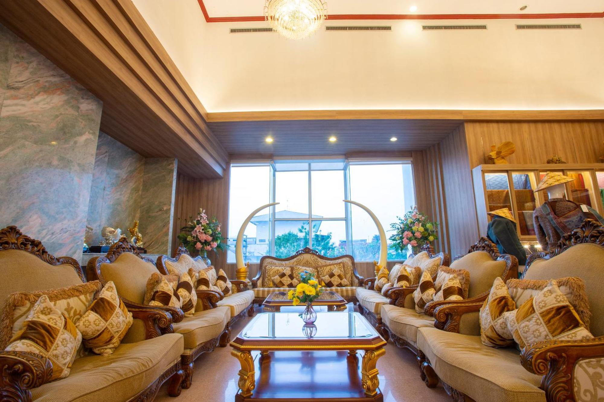 Thong Tarin Hotel Surin Zewnętrze zdjęcie