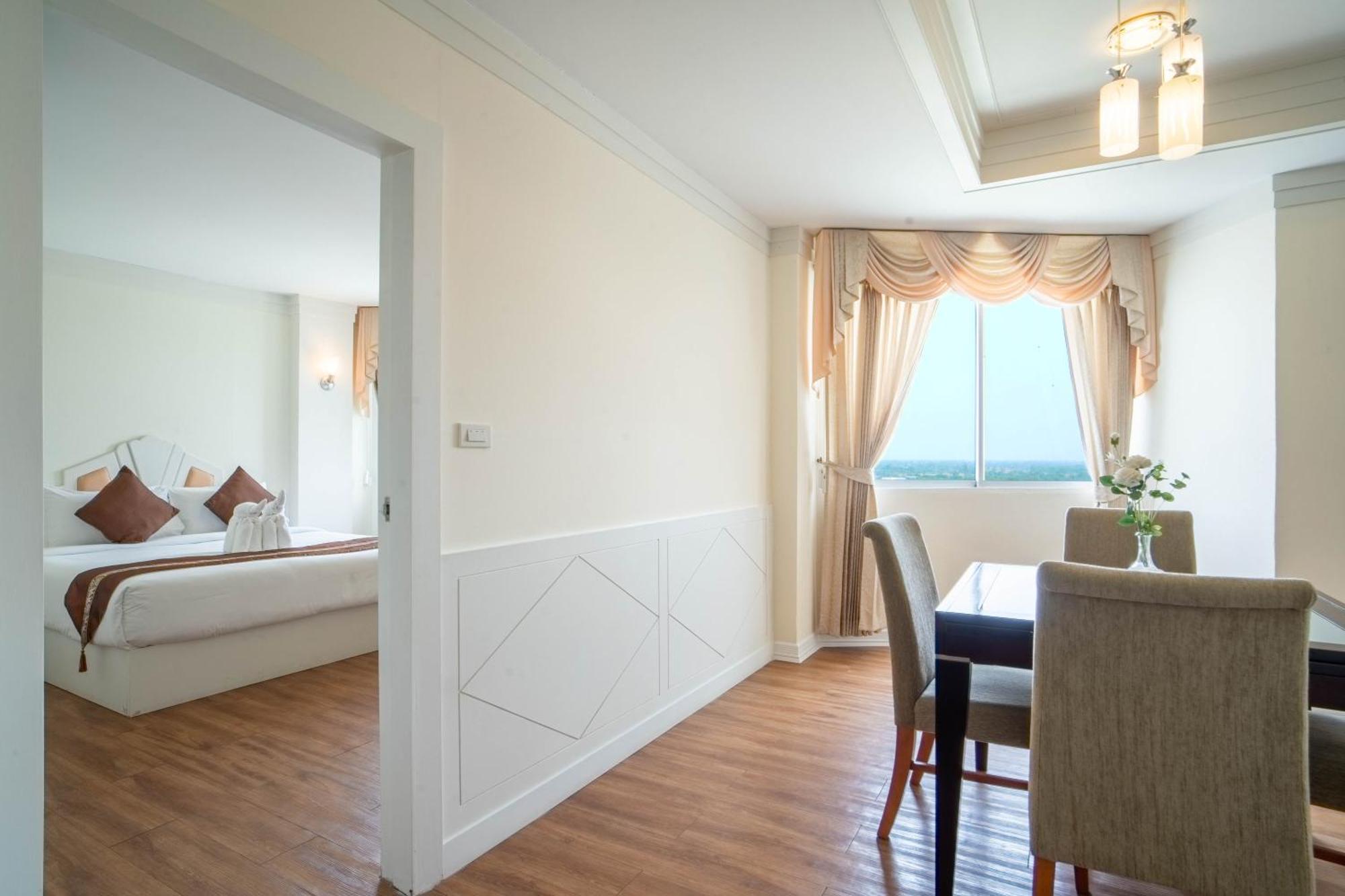 Thong Tarin Hotel Surin Zewnętrze zdjęcie
