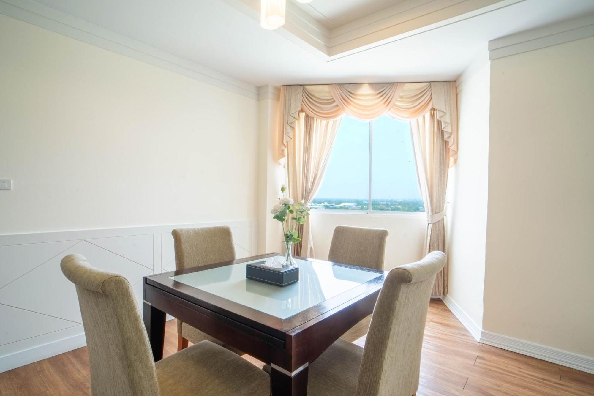 Thong Tarin Hotel Surin Zewnętrze zdjęcie