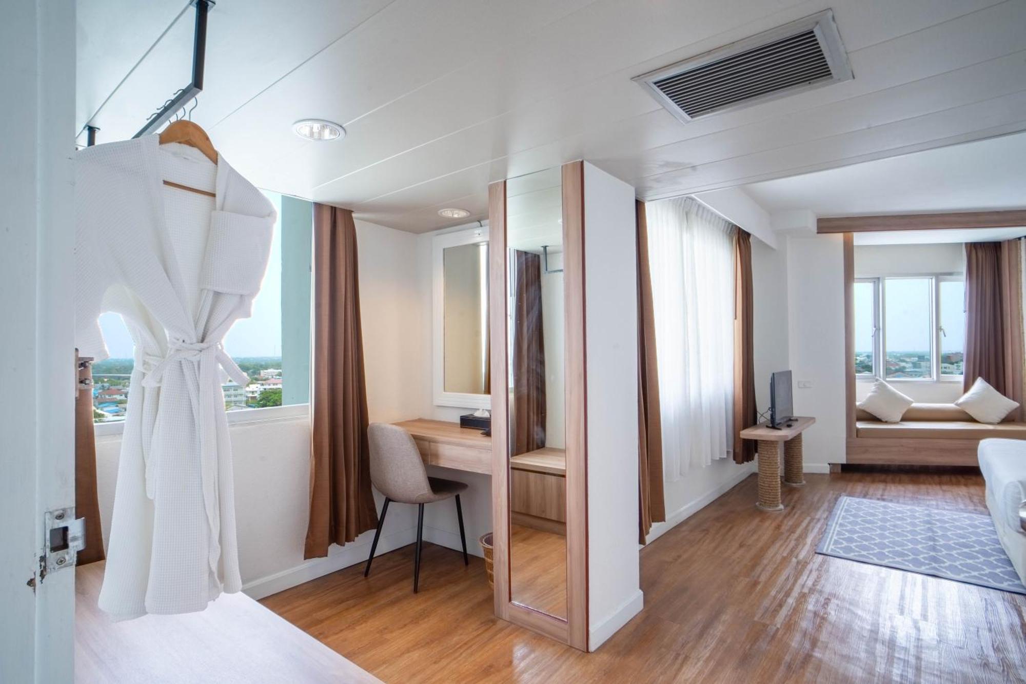 Thong Tarin Hotel Surin Zewnętrze zdjęcie