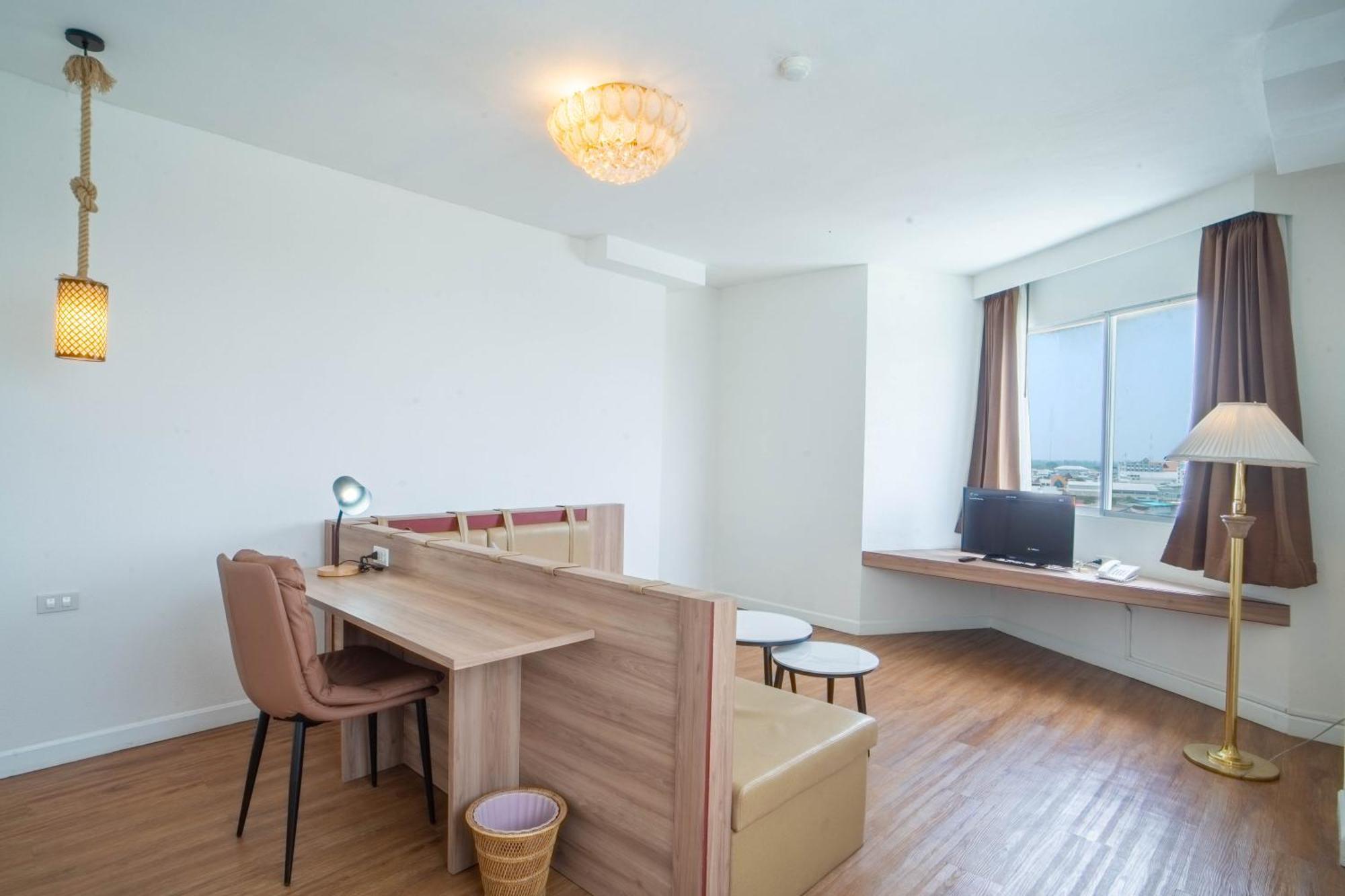 Thong Tarin Hotel Surin Zewnętrze zdjęcie