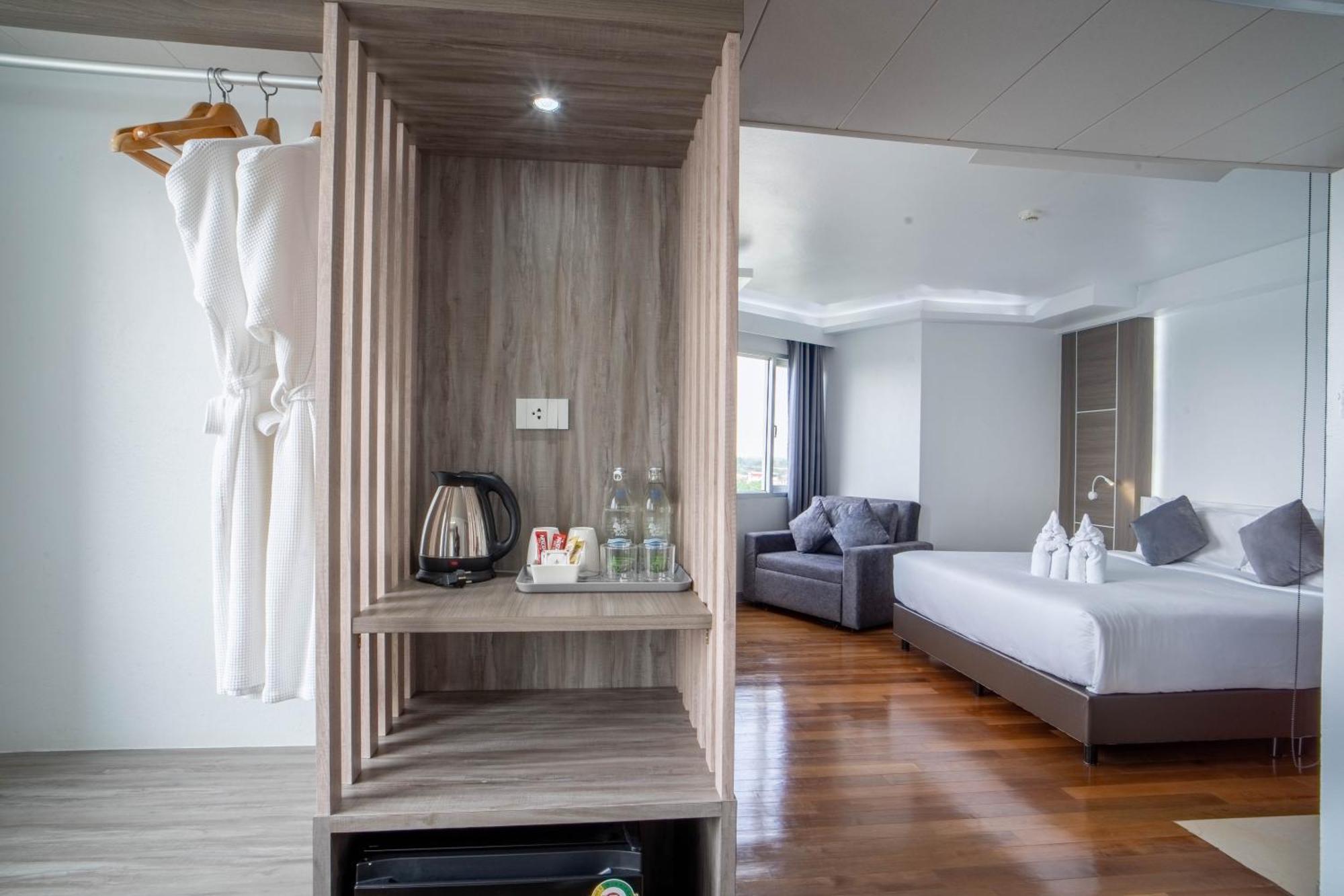 Thong Tarin Hotel Surin Zewnętrze zdjęcie