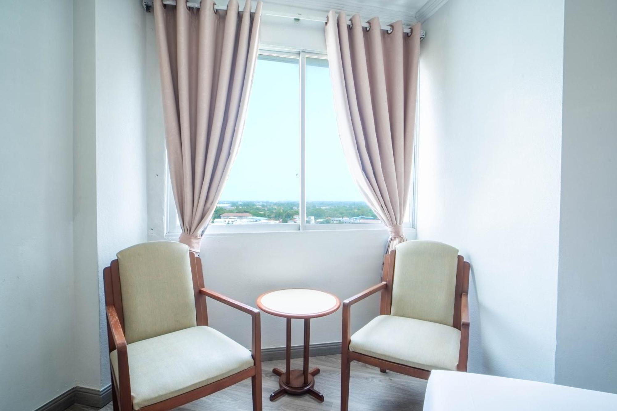 Thong Tarin Hotel Surin Zewnętrze zdjęcie