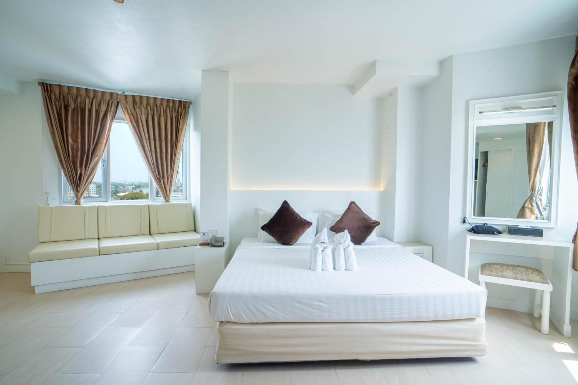 Thong Tarin Hotel Surin Zewnętrze zdjęcie